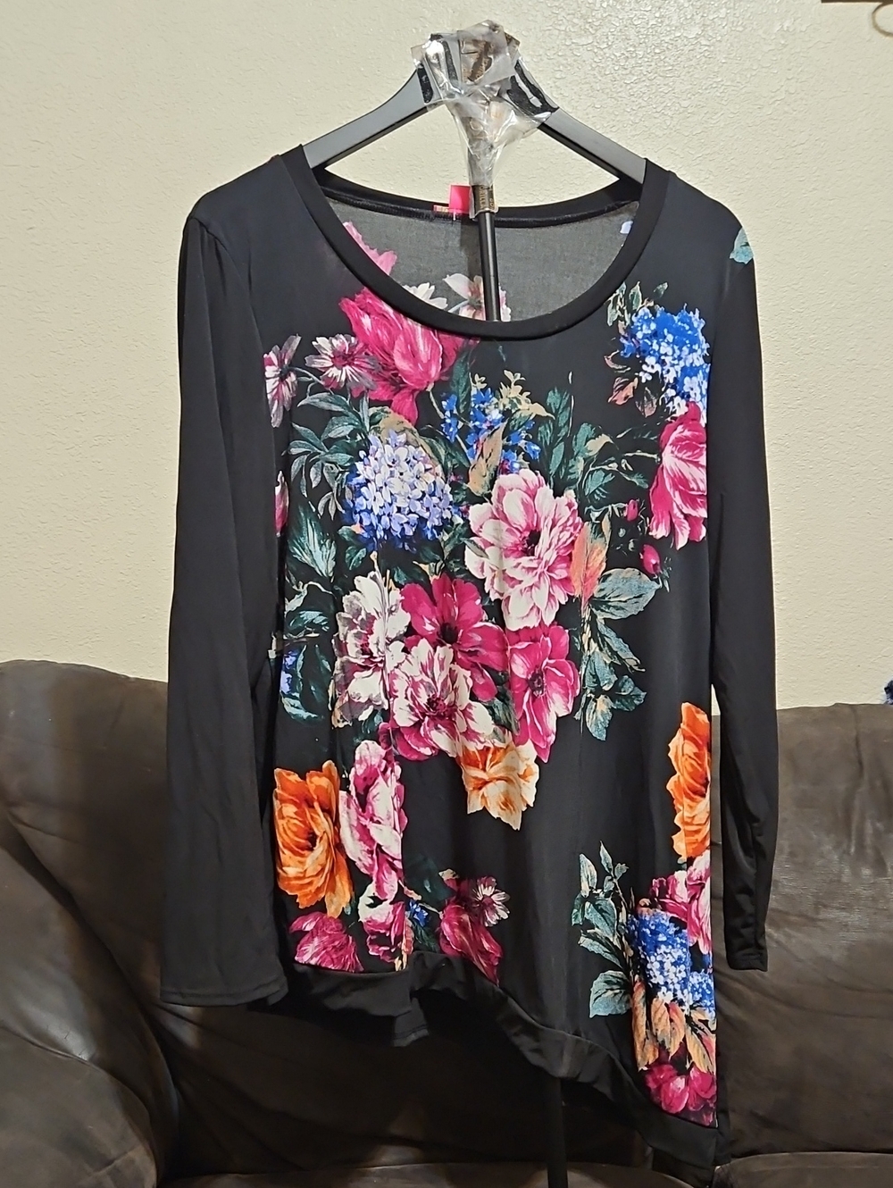 Sunny Leigh Black Floral Long-Sleeve Asymetrical Scoop Neck Top